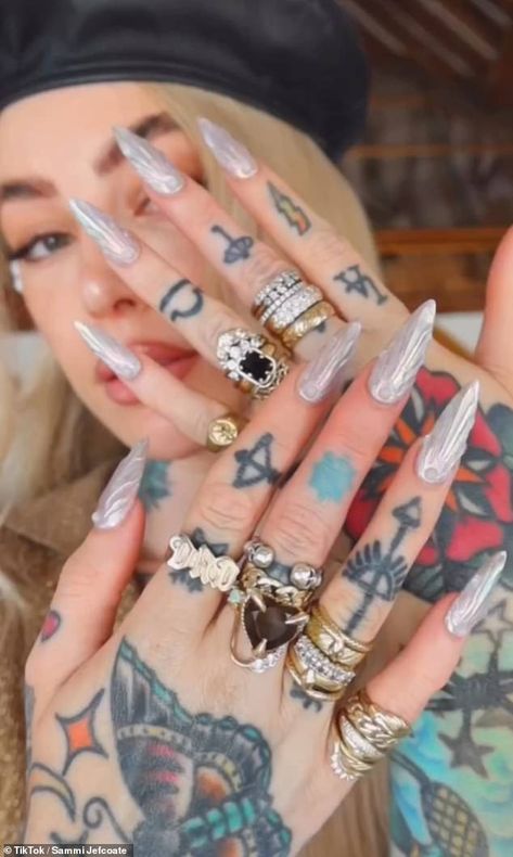 Sammi Jefcoate Jewelry, Sammi Jefcoate Rings, Rings With Nails Done, Sammi Jefcoate Nails, Maximalist Rings, Sammi Jefcoate, Heavily Tattooed, Styling Videos, Instagram Ring