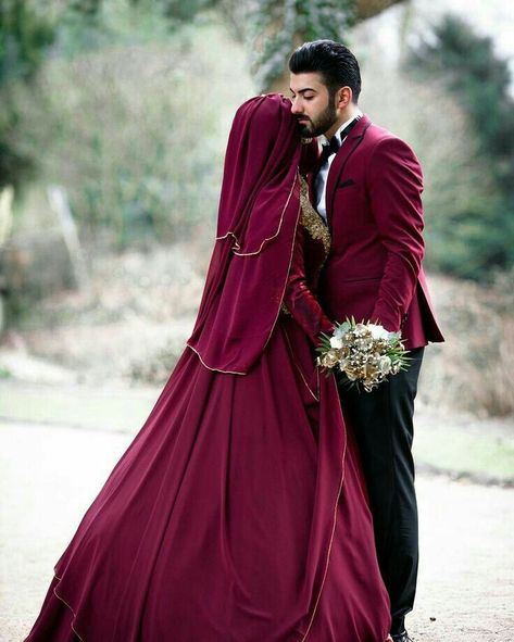 200 Romantic Muslim Couples Islamic Wedding Pictures 2020 Wedding Dress Hijab, Foto Pertunangan, Hijabi Brides, Muslim Wedding Photography, Muslimah Wedding Dress, Muslimah Wedding, Muslim Brides, Couple Wedding Dress, Muslim Wedding Dress