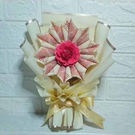 Satin Ribbon Bouquet, Birthday Money Gifts, Bucket Gifts, Ribbon Flowers Bouquet, Diy Bouquet Wrap, Baby Shower Gift Bags, Money Bouquet, Birthday Money, Diy Gift Set