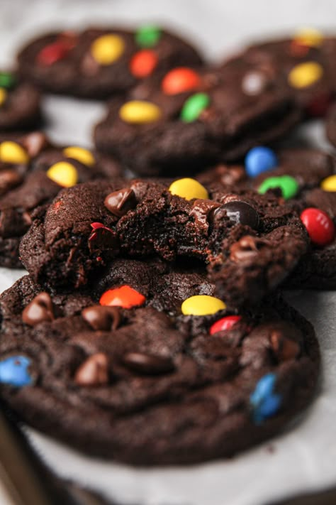 One Bowl Chocolate Brownie M&M & Chocolate Chip Cookies Sturbridge Bakery, M M Cookies, Cookies Recipes, Chocolate Brownies, Vegetarian Chocolate, Cookie Desserts, Chocolate Cookies, Chocolate Cookie, Chip Cookies