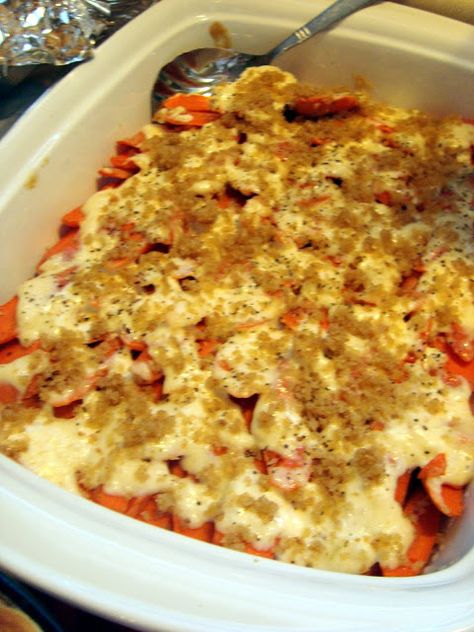 Horseradish Carrots, Christmas Supper, Veggie Casseroles, Side Veggies, Horseradish Recipes, Carrot Dishes, Veggie Casserole, Easy Peasy Lemon Squeezy, Rustic Thanksgiving