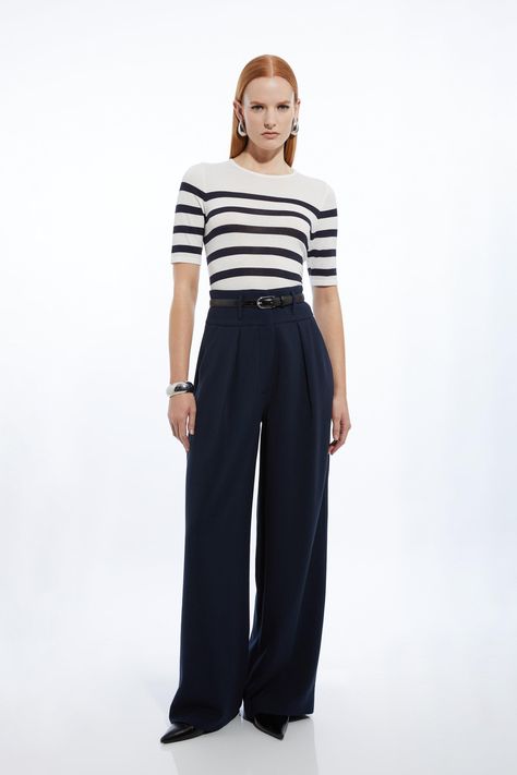 Women Tailored Pants, High Waisted Trousers Outfit Casual, Shirt With Trousers Women, Navy Blue Trousers Outfit Women Classy, Wide Leg Navy Pants Outfit, Navy Blue Wide Leg Pants Outfits, Navy Wide Leg Trousers Outfit, Womens Trousers Outfits, Navy Wide Leg Pants Outfit