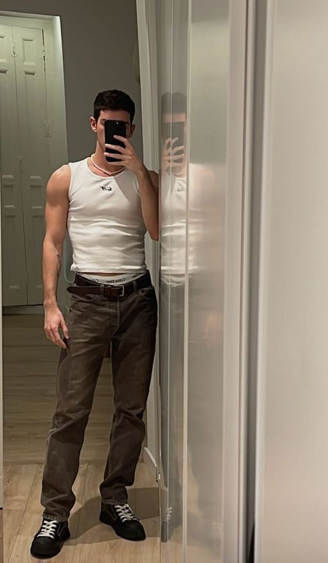 White Tank Top Outfit, Genderless Fashion, Models Off Duty Style, Tank Top Outfits, Looks Street Style, Men Street, Models Off Duty, School Fashion, Punk Fashion