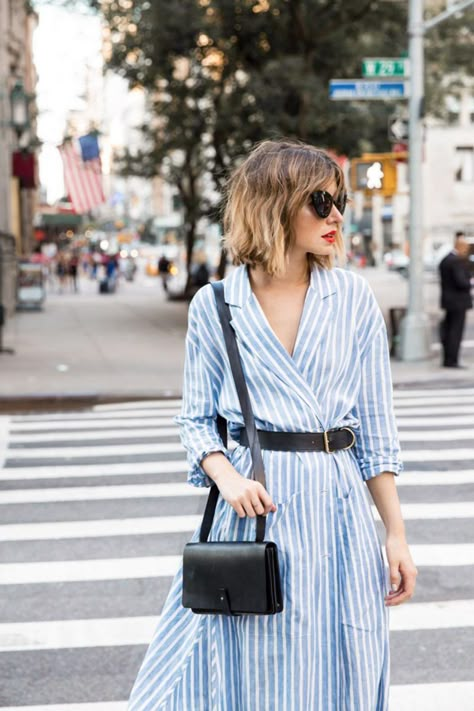 Summer Minimalist Fashion, Minimalist Moda, Nautical Stripes, Striped Shirt Dress, Looks Street Style, Street Style Trends, One Piece Outfit, French Chic, Mode Inspiration