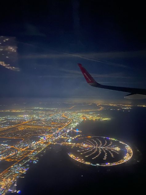 Dubai Plane View, City View Night, Dubai Aesthetic, Night Scenery, Pretty Landscapes, Dream City, City Aesthetic, Beautiful Places To Visit, Pretty Places