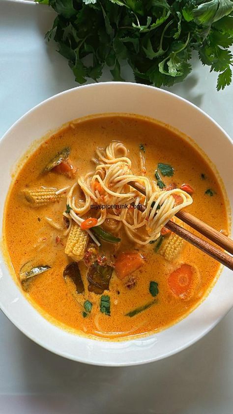 Vegetarian Laksa Recipe, Vegetarian Laksa, Vegan Udon Noodles, Vegan Udon, Laksa Recipe, Laksa Soup, Vegan Mushroom Soup, Udon Noodle Soup, Vegetarian Soups