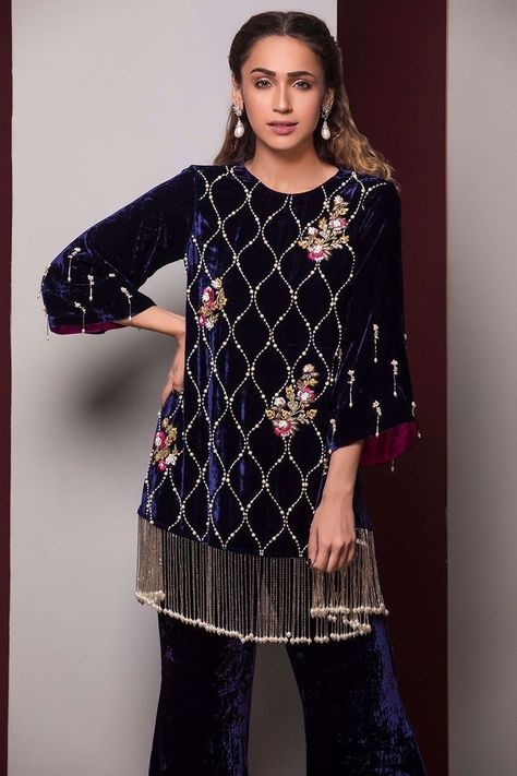 Velvet Kurti, Velvet Suit Design, Embroidery Fashion Detail, Velvet Dress Designs, Navy Blue Shirt, Trendy Shirt Designs, Pakistani Fashion Party Wear, Trendy Fashion Tops, Embroidery Suits Design