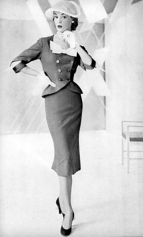 Vintage Style via FB Jean Patchett, Mode Retro, Vestidos Retro, 1950 Fashion, Vintage Suit, Fifties Fashion, Look Retro, Fashion 1950s, Vintage Fashion Photography