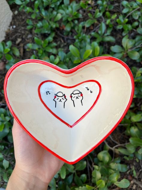 hand painted ceramic heart bowl of bffs listenig to music color me mine Heart Bowl Pottery Painting, Heart Bowl Ceramic, Color Me Mine Ideas, Oil Based Sharpie, Painting Pottery, Heart Bowl, Color Me Mine, Diy Crafts For Girls, Hand Painted Mugs