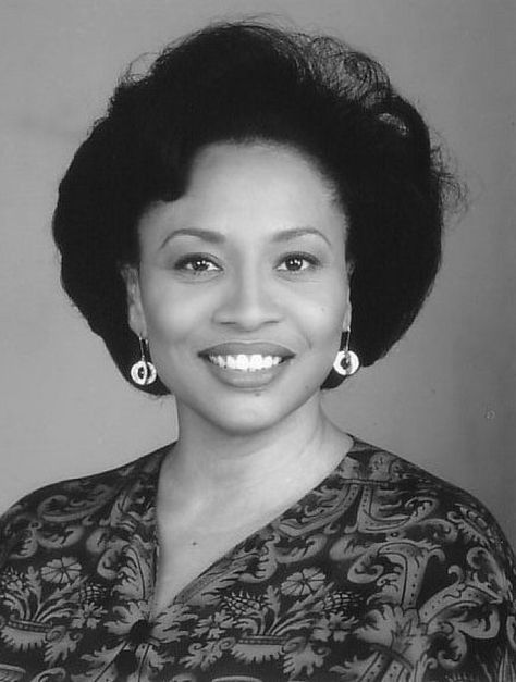 Jenifer Lewis in "The Preacher's Wife" Black And Proud, Jennifer Lewis, Phylicia Rashad, Black Legends, Church Choir, Black Actresses, Black Entertainment, Vintage Black Glamour, Her Voice