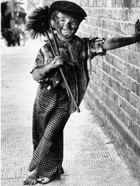 Britain's child slaves: New book says their misery helped forge Britain | Daily Mail Online Lewis Hine, East Street, Chimney Sweep, Street Market, 100th Anniversary, Foto Vintage, Interesting History, Industrial Revolution, Mary Poppins