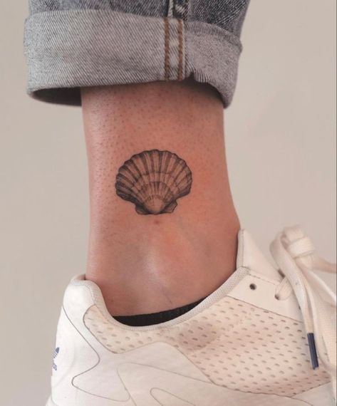 Seashell Tattoo Placement, Small Conch Shell Tattoo, Conch Tattoo Shell, Maine Tattoo Ideas, Poetic Tattoos, Camino Tattoo, Conch Shell Tattoo, Sand Dollar Tattoo, Maine Tattoo