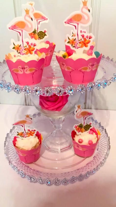 Diy Stands For Dessert Table, Cupcake Wedding Table Centerpieces, Diy Dollar Tree Dessert Stand, Diy Treat Table Stands, Treat Stand Diy, Dessert Centerpiece Ideas, Diy Candy Dish Ideas, Diy Cake And Cupcake Stand, Dessert Stand Diy