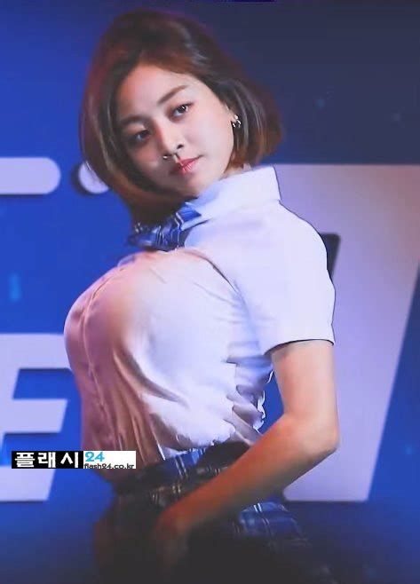 Tzuyu Hot Pics, Momo Hot, Korean Pop Stars, Hot Kpop, Busty Fashion, Korean Actresses, Korean Celebrities, Korean Beauty, Korean Girl