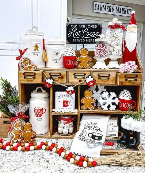 Hot Cocoa Bar Christmas, Gingerbread Hot Cocoa, Christmas Hot Chocolate Bar, Gingerbread Man Decorations, Christmas Shelf, Gingerbread Christmas Decor, Christmas Hot Chocolate, Hot Cocoa Bar, Chocolate Caliente