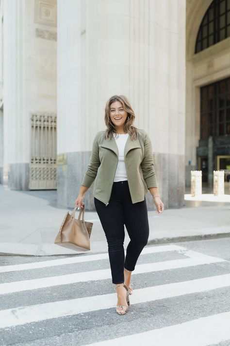 Curvy Classy Outfits, Plus Size Business Casual Outfits, Plus Size Work Wear, Black Jeans Outfit, 2024 Style, Winter Closet, Fall Denim, Curvy Outfits, Sweaters And Jeans