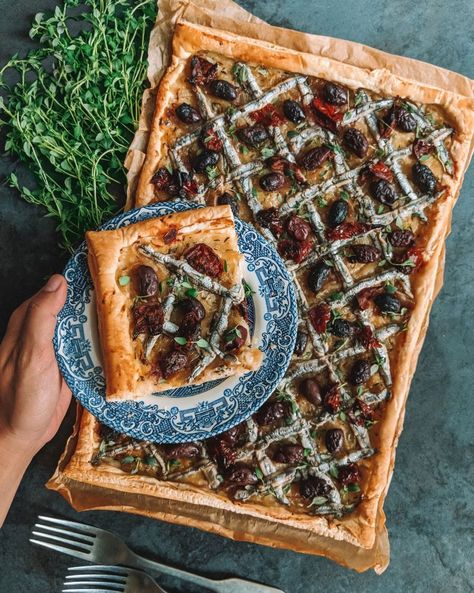 Pissaladiere Pissaladiere Recipe, French Onion Tart, Sticky Ribs Recipe, Honey Marinade, Recipe With Pork, 7 Course Meal, Sticky Pork Ribs, Sticky Ribs, Easy Tart Recipes