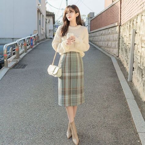 Korean Modest Fashion, Outfit Korean Style, Long Skirt Fashion, Modesty Outfits, Long Skirt Outfits, Korean Casual Outfits, Stylish Work Outfits, Elegantes Outfit, Modest Fashion Outfits