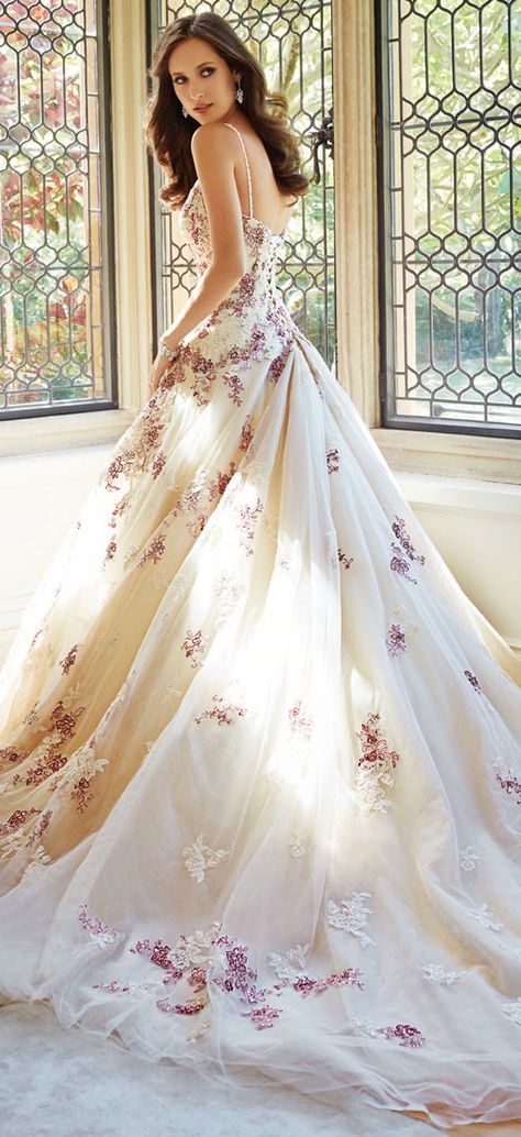 Sophia Tolli Fall 2014 Bridal Collection Baju Kahwin, Sophia Tolli, Floral Wedding Dress, Sophisticated Bride, A Wedding Dress, Stil Inspiration, Moda Vintage, Gorgeous Gowns, Dream Wedding Dresses