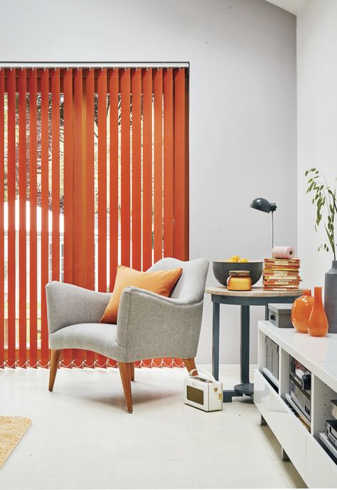 Use vertical blinds in your living room for privacy or to give a sense of cosiness in the room. We have a huge range of options, so to find out more follow the link. Interior Modern House, Design Home Ideas, Modern Window Treatments, Kitchen 2020, House Organization, Cosy Autumn, House Design Ideas, Modern Window, Small Apartment Decorating