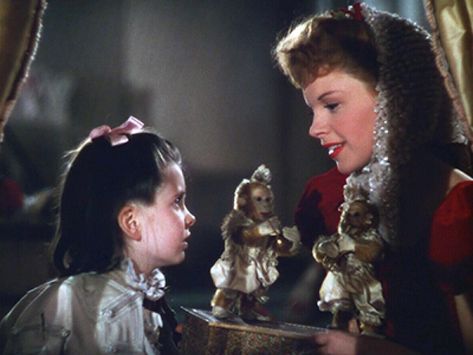 Meet Me In St Louis, Mary Astor, Gothic Shop, Merry Christmas Images, Film Archive, Judy Garland, Merry Little Christmas, Musical Movies, Christmas Images