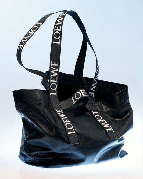 Loewe Tote, Luxury Tote Bag, Luxury Tote Bags, Men's Totes, Oversized Bag, Black Leather Tote Bag, Fashion Photography Inspiration, Designer Totes, Design Visual