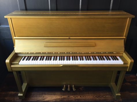 Brushed gold Yamaha piano, created by our design team. Gold Piano, Yellow Piano, Beautiful Piano Pieces, Grand Piano Painting, Piano Living Rooms, Yamaha Piano, Brown Grand Piano, Painted Pianos, Recording Studio Home