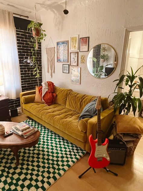 Yellow Couch Living Room, Yellow Couch, Chic Wall Decor, Couch Living Room, Deco Studio, Apartment Decor Inspiration, Dream House Interior, Apartment Inspiration, Living Room Inspo