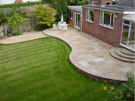 curves raised patio Curved Patio, Landscape Gardening, Patio Pavers Design, Raised Patio, Patio Pavers, Back Garden Design, Garden Paving, Patio Garden Design, Garden Design Layout