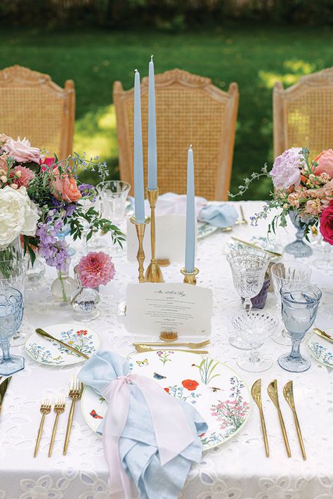 wedding place setting Bright Wedding Theme, Whimsical Floral Arrangements, Bold Wedding Colors, Colorful Wedding Decor, Wedding Floral Arch, Unique Wedding Colors, Wildflower Wedding Theme, Parents Of The Bride, Wedding Color Combos