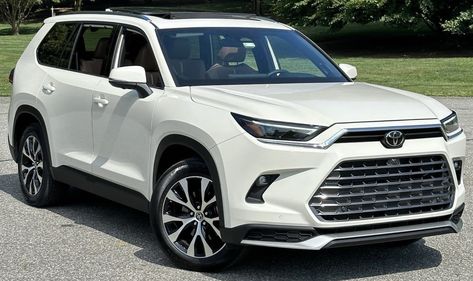 Toyota Hylander Hybrid, Toyota Hylander, Mom Cars, Toyota Grand Highlander, Highlander Toyota, Toyota Highlander Xle, Car Types, Toyota Hybrid, Toyota Highlander Hybrid