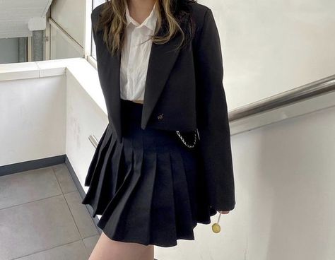 Preppy Moodboard, Crew And Wren, Mega Closet, Black Tennis Skirt Outfit, Monica Murphy, Skirt Outfits Korean, Black Tennis Skirt, Dark Academia Outfit, Rok Mini