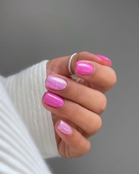 Violet Vibes, Shellac Nails Fall, Short Classy Nails, Dark Pink Nails, Holiday Acrylic Nails, Pink Summer Nails, Milky Nails, Pink Glitter Nails, Red Christmas Nails