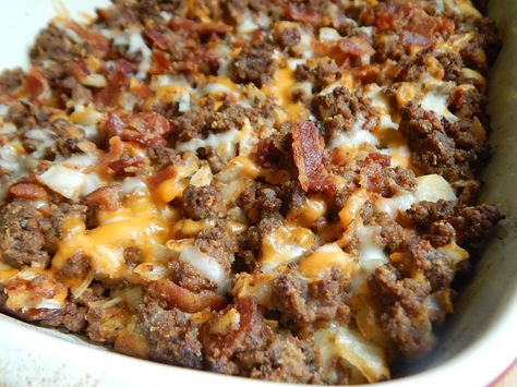 Bacon Cheeseburger Bubble-Up Casserole 7ppv Bubble Up Casserole, Weight Watchers Casserole, Ww Dinner, Bacon Cheeseburger Casserole, Biscuits Casserole, Cheeseburger Casserole, Points Recipes, Bubble Up, Cheese Burger