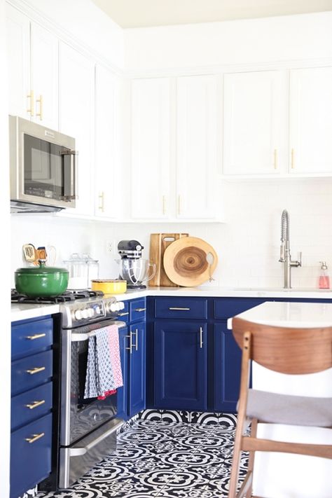 Navy Blue Kitchen Cabinets, Black and White Tile Floor and Gold Cabinet Hardware Kitchen Cabinets Black And White, Kitchen Navy, White Kitchen Floor, White Tile Kitchen Floor, White Kitchen Accessories, Kitchen Open Concept, Navy Blue Kitchen Cabinets, Blue And White Kitchen, Complete Kitchen Remodel