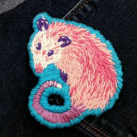 Felt Patches Embroidery, Painted Patches Diy, Hand Embroidered Patches Diy, Hand Embroidery Patches Diy, Hand Made Patches, Handmade Patches Embroidery, Embroidery Patch Ideas, Opossum Embroidery, Diy Embroidered Patch