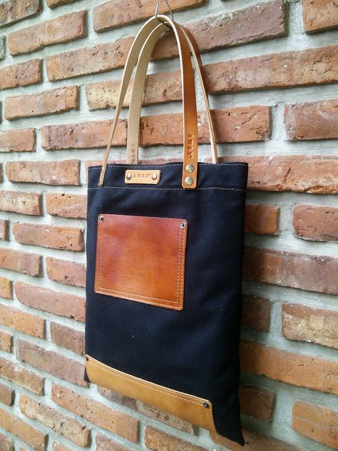 Canvas and leather tote Canvas Leather Tote Bag, Canvas Bag Design, Leather Wallet Pattern, Gift Bags Diy, Tooled Leather Bag, Canvas Leather Tote, Leather Bag Pattern, Canvas Leather Bag, Diy Leather Bag