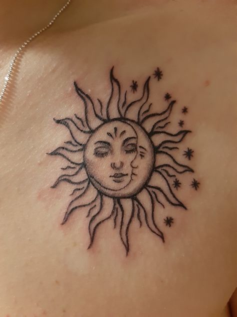 The Sun and the moon tattoo Sun And The Moon Tattoo, Half Sun Half Moon Tattoo, The Moon Tattoo, Tattoo Sonne, Moon Sun Tattoo, Sun And Moon Tattoo, The Sun And The Moon, Sun And The Moon, Moon Tattoo Designs