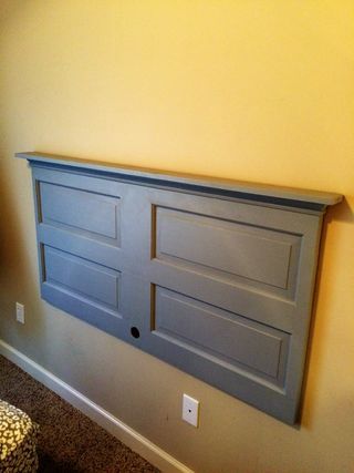 Door Headboard, Reclaimed Doors, Farmhouse Side Table, Cute Dorm Rooms, Diy Headboards, Diy Headboard, Diy Remodel, Diy Door, Headboards