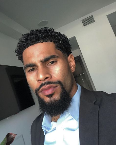 Black Men Goatee, Men Goatee, Men's Goatee Styles, Goatee Styles, Men Haircut Curly Hair, Light Skin Men, Business Life, Beard Life, Well Dressed Men