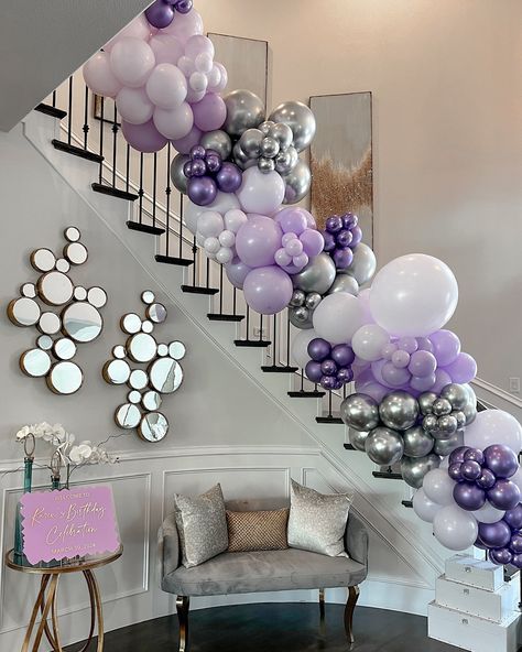 A beautiful balloon garland that for sure will be a show stopper 😍 Stairway Balloon Garland, Balloons On Staircase, Staircase Balloon Garland, Balloon Staircase, Balloon Garland Ideas, Stair Garland, Deco Ballon, Garland Ideas, 50th Bday