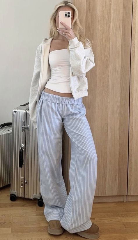 indigo ivers, the right move. Striped Lounge Pants, Stockholm Fashion, Mode Inspo, Really Cute Outfits, Dream Clothes, Simple Outfits, Everyday Outfits, Pretty Outfits, Fashion Inspo Outfits