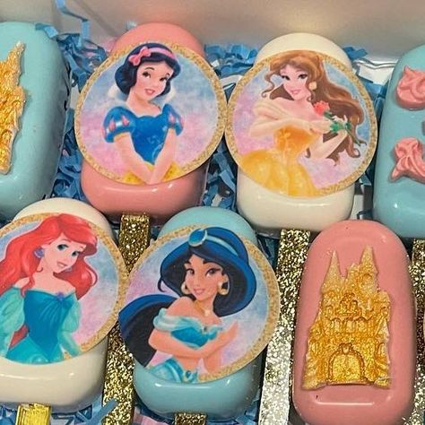 Boxed Dipped Sweets on Instagram: "A set of princess cakesicles 👑💗 #cakepops #cakesicles #birthdaytreats #disneyprincess #smallbusiness #treatmaker #orangecounty #anaheim #happybirthday" Cake Pop Designs, Disney Desserts, Dessert Boxes, Birthday Treats, Disney Party, Anaheim, Treat Boxes, Cake Pops, Happy Birthday