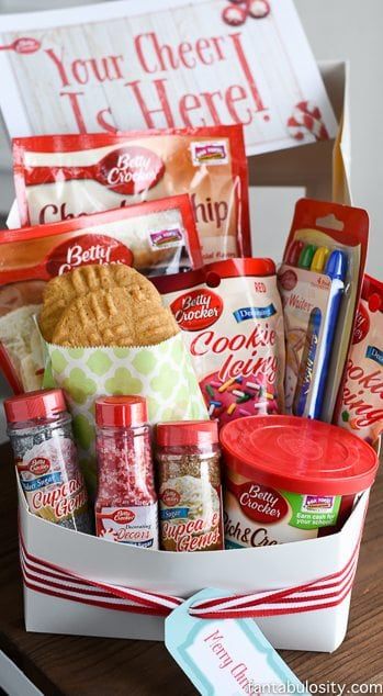 Holiday Baking Kit Cookie Decorating Gift Basket, Grocery Shower Gift Ideas, Baking Gift Basket Ideas Diy Christmas, Baking Kit Gift, Raffle Gift Basket Ideas, Baking Gift Basket, Kids Baking Kit, Auction Gift Basket Ideas, Raffle Ideas