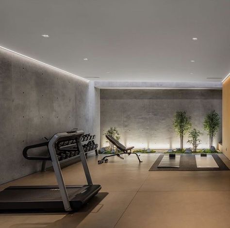 Half Garage Gym Ideas, Half Garage Gym, Best Home Gym Setup, Gym At Home Ideas, Garage Gym Design, Home Gym Design Luxury, Mini Gym At Home, Garage Gym Ideas, Home Gym Basement