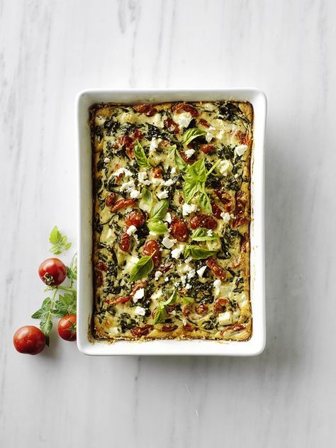 Spinach Tomato Feta Egg Bake, Egg White Bake, Perfect Poached Eggs, Spinach Egg, Healthy Living Recipes, Breakfast Pastries, Spinach And Feta, Breakfast For Dinner, Meatless Meals