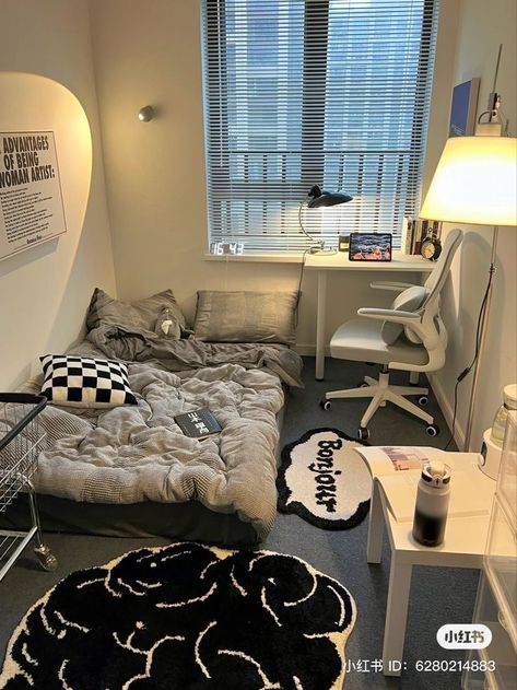 Bedroom Ideas Street Style, Room Aesthetic Ideas, Aesthetic Bedroom Design, Decor Bedroom Aesthetic, Glamorous Home, Hypebeast Room, Wall Decor Aesthetic, Aesthetic Wall Decor, Wallpaper Wall Decor