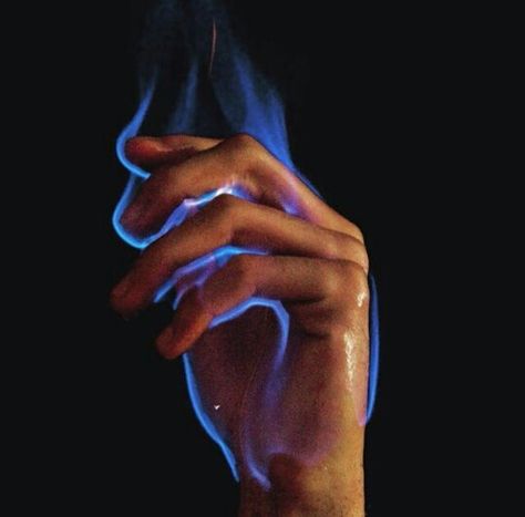 fire, hand, and blue image Magia Elemental, Breathing Fire, Foto Tips, Red Queen, Blue Flames, Bob Ross, Dragon Age, Shadowhunters, The Last Airbender