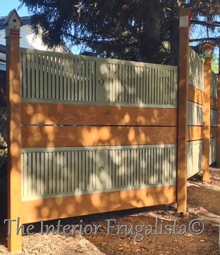 Fence Farmhouse, Diy Backyard Fence, Backyard Structures, Garden Screen, Fold Door, Doors Repurposed, Garden Screening, Diy Fence, Building A Fence