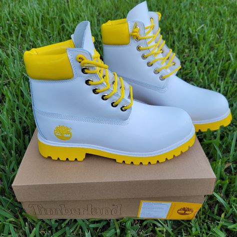 Brand New Shoes With Box Waterproof Custom Timberland Boots, Timberland Boots Style, Nike Shoes Women Fashion, Nike Fashion Shoes, Shoes Outfit Fashion, Air Jordan Retro, Timberlands, Cute Nike Shoes, Timberlands Shoes